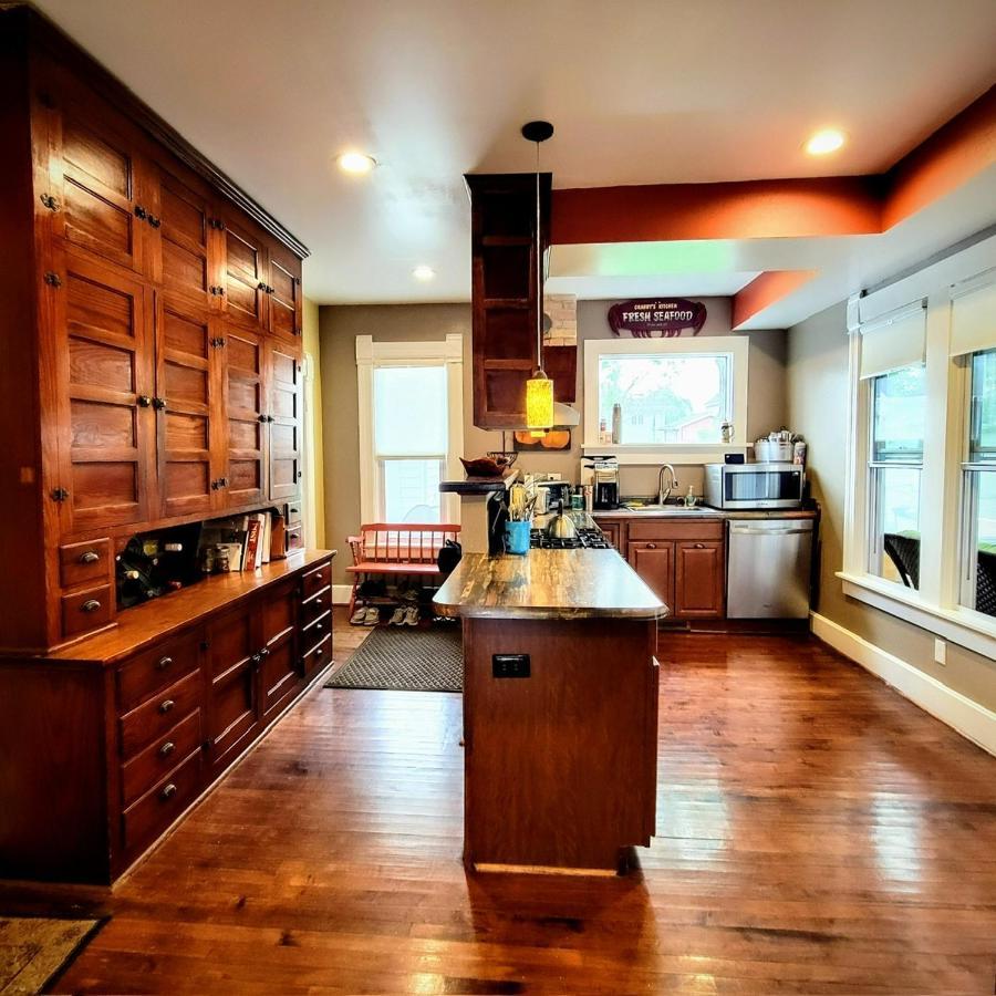 Charming Restored 1891 House Fort Atkinson Экстерьер фото